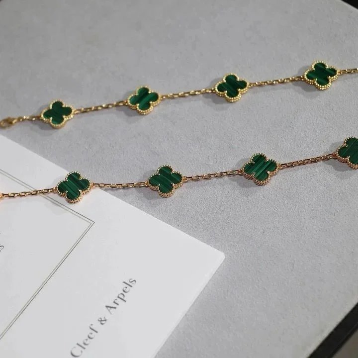 V Gold Bracelet photo 4
