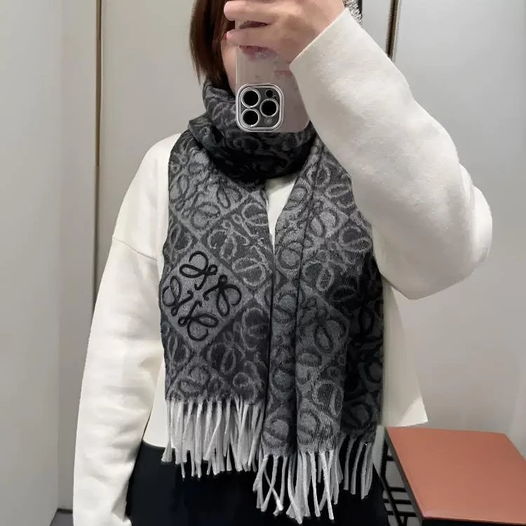 Checkerboard Wool Scarf photo 7