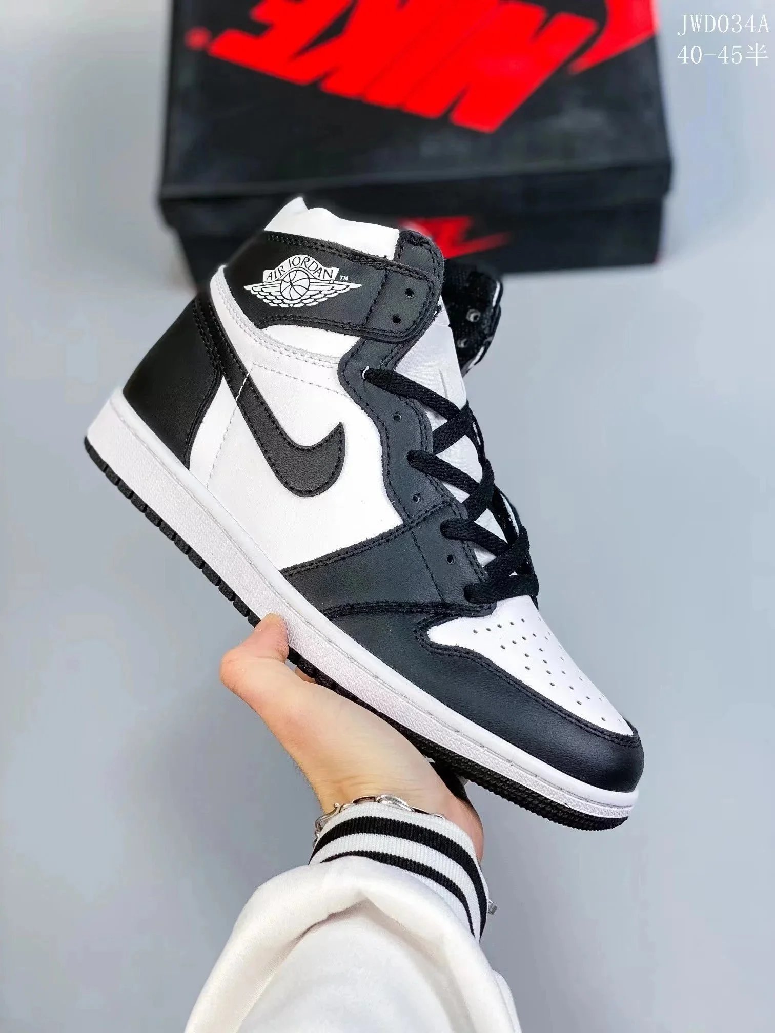 Air Jordan 1 High Basketball Shoes photo 4