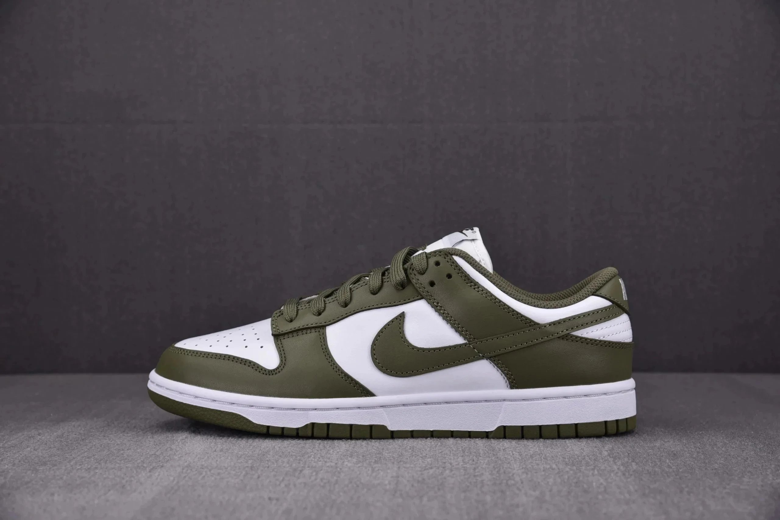 Low-Top Sports Shoes photo 4