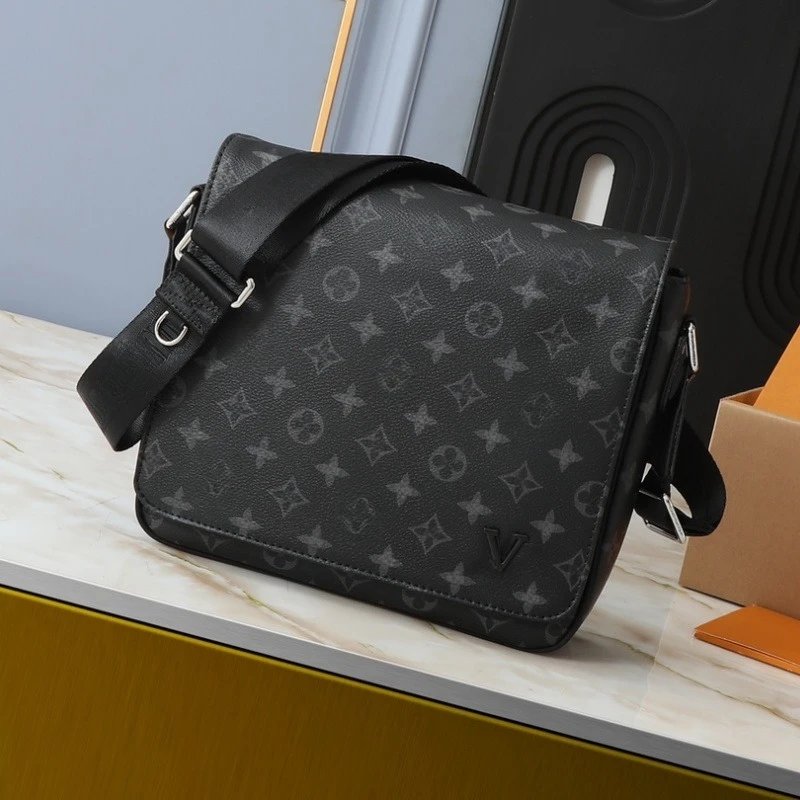 Classic Messenger Crossbody Bag