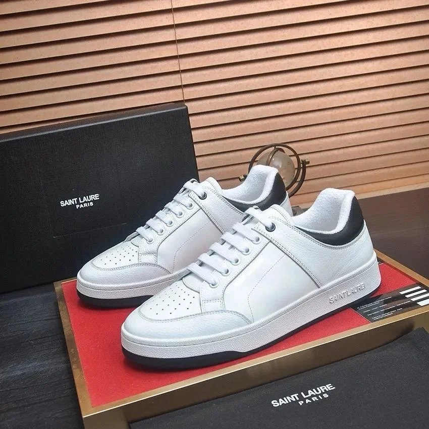Flat Sports Canvas Shoes photo 2