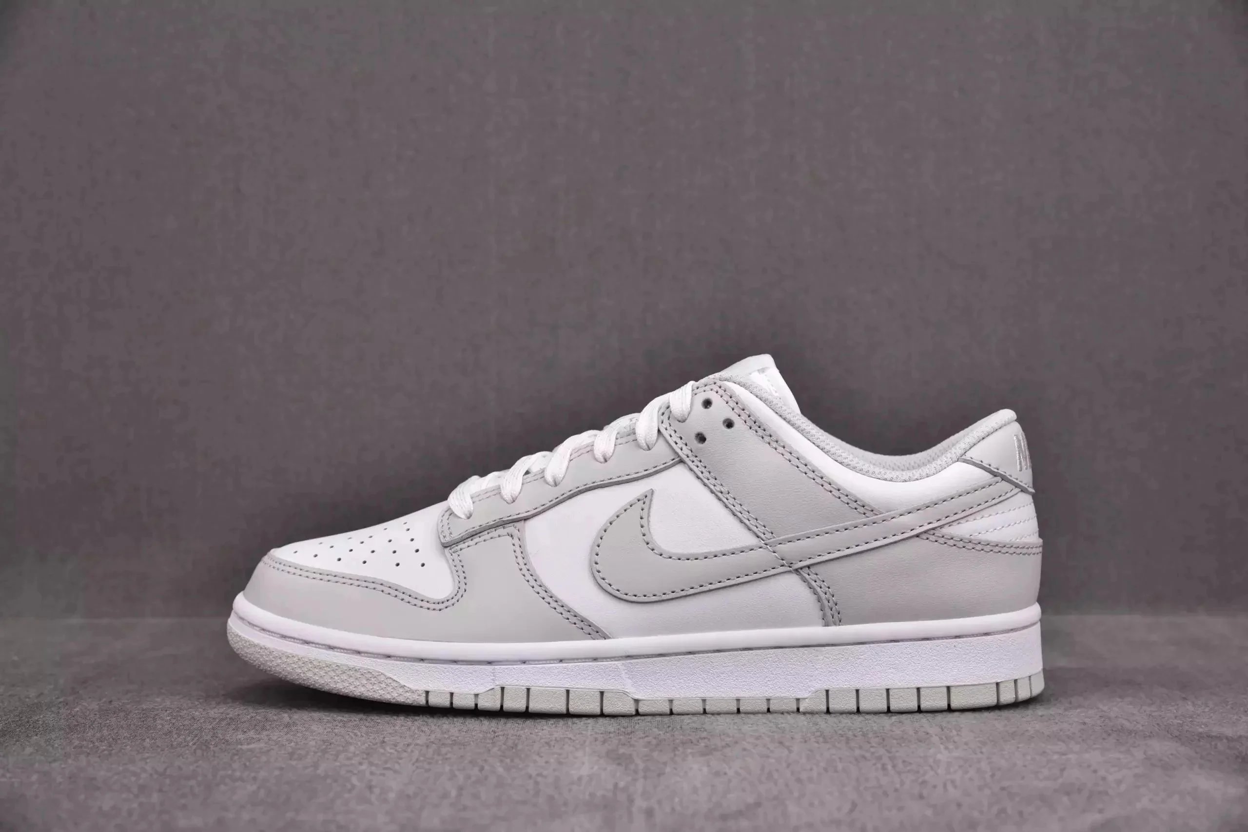 Low-Top Sports Shoes photo 3
