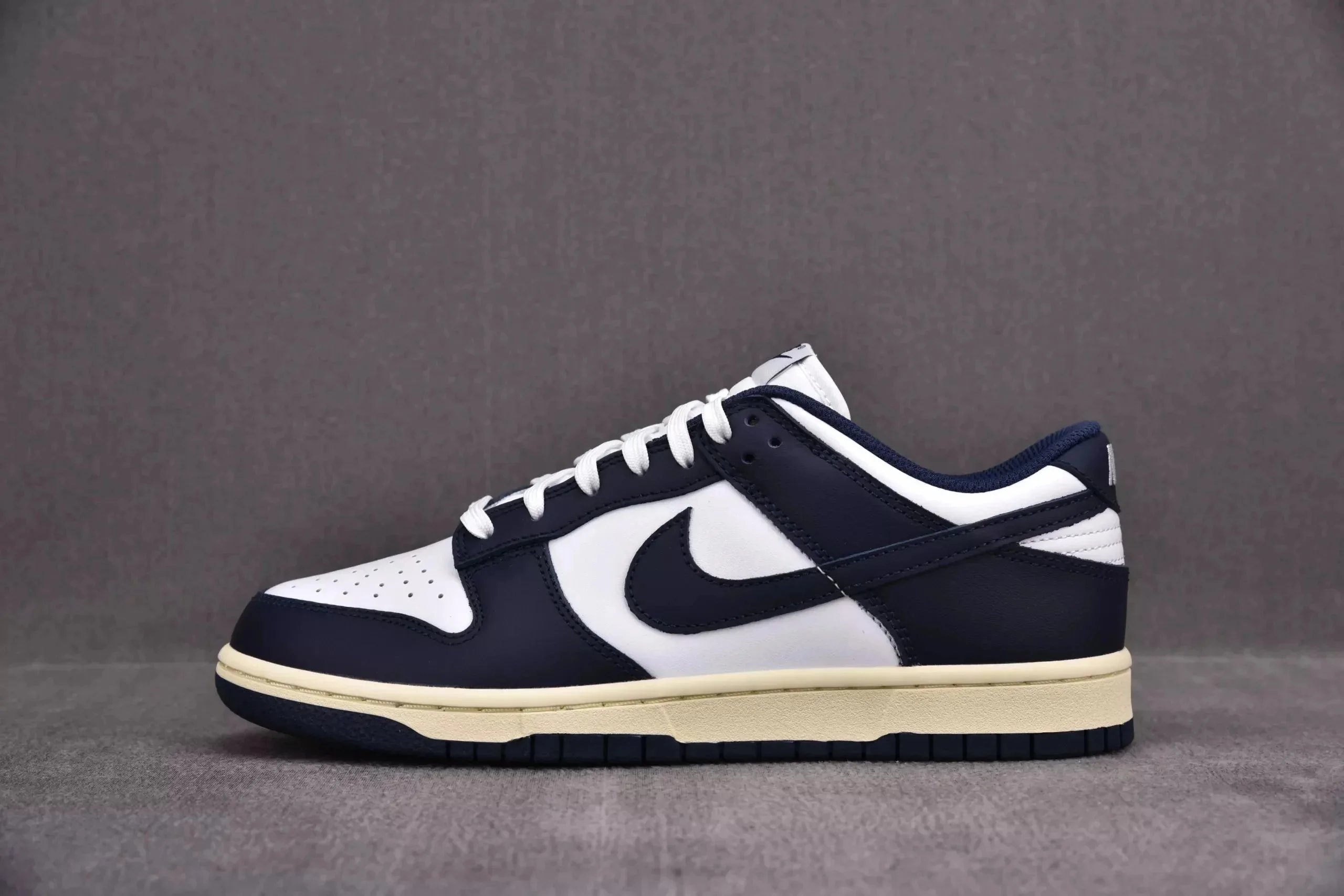 Low-Top Sports Shoes photo 8