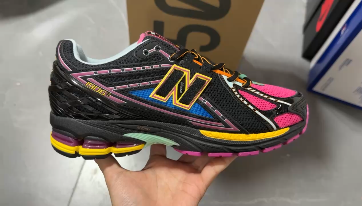 New Balance 1906R Running Shoes photo 3