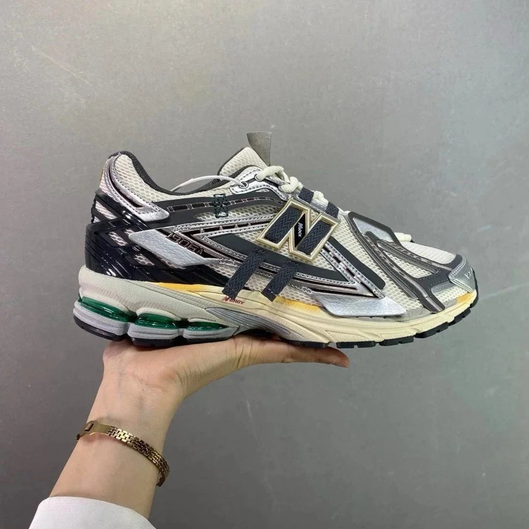 New Balance 1906R Running Shoes photo 4