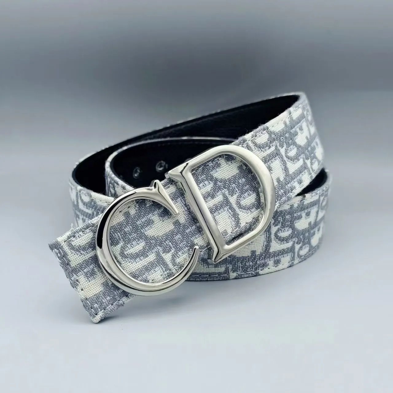 C家扣银扣刺绣白色款