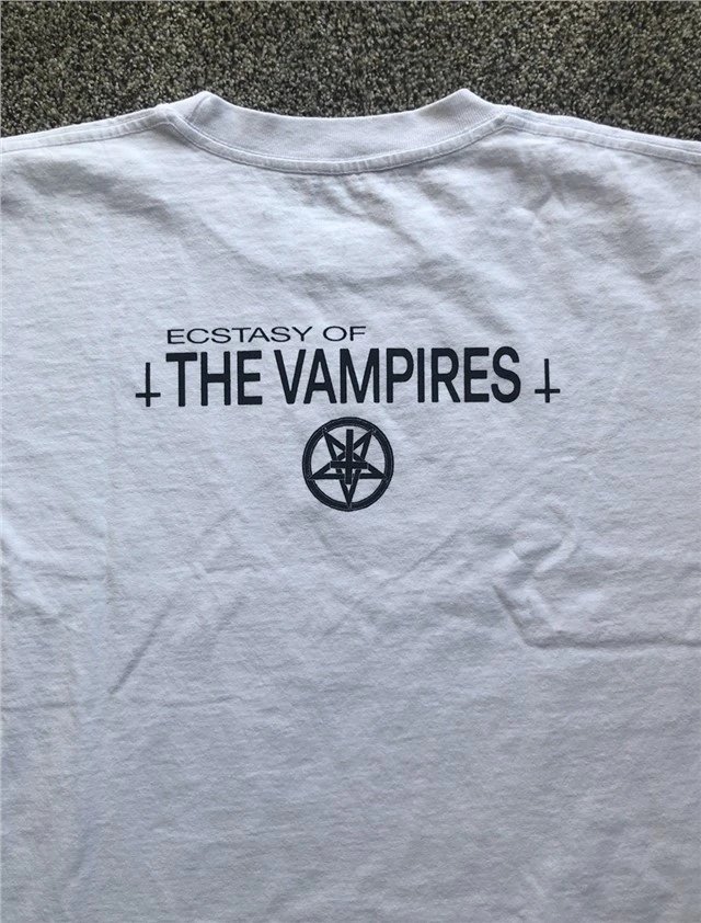 T-Shirt photo 5