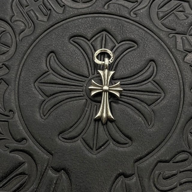 Chrome Hearts Cross Pendant: seller detail photo 3