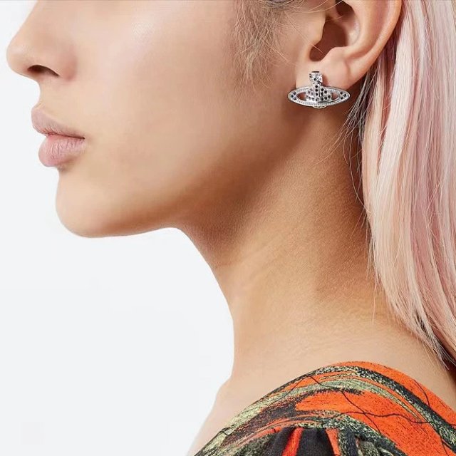 Vivienne Westwood Earrings: seller detail photo 3