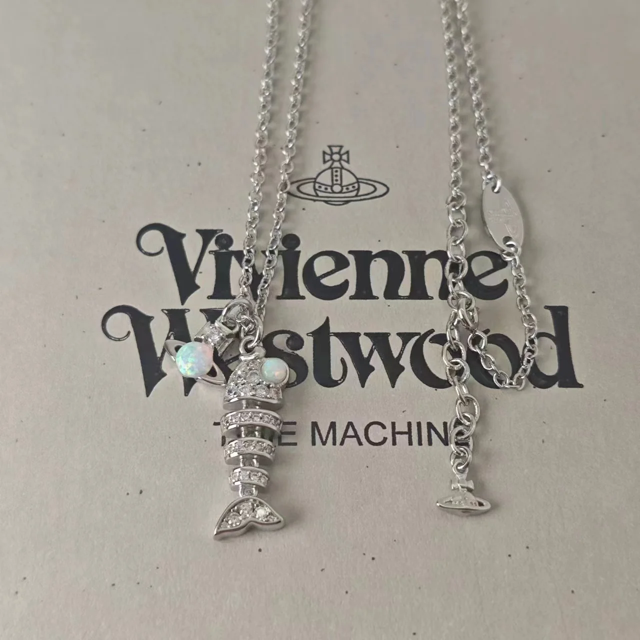 Collar Vivienne Westwood con Calavera