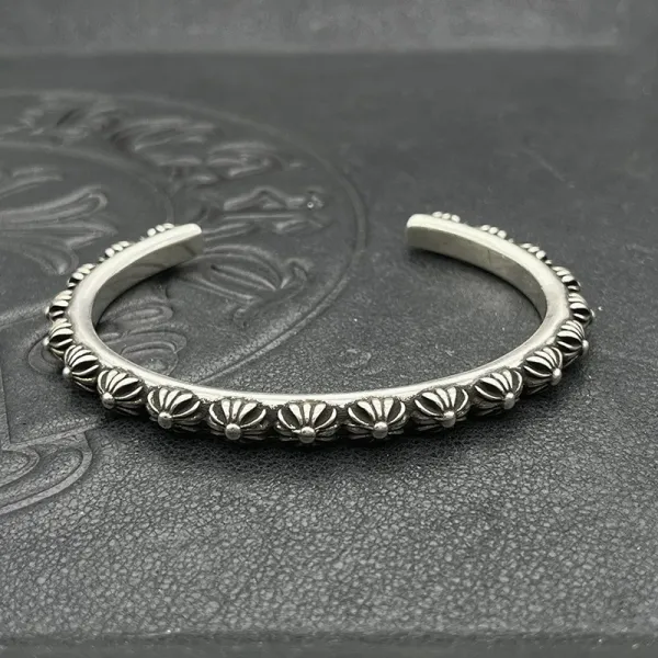 Design Silver Silver Fan-Embossed Cuff Bracelet Jewelry - 2