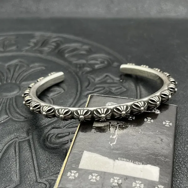 Design Silver Silver Fan-Embossed Cuff Bracelet Jewelry - 3