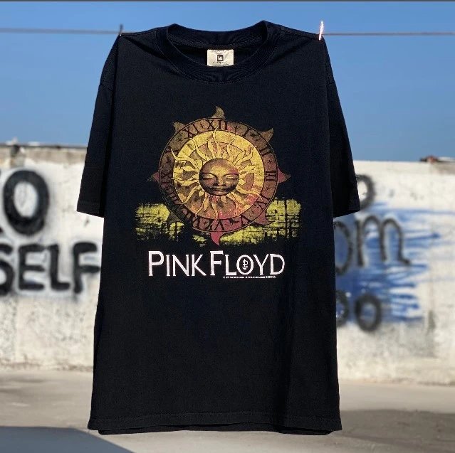 Vintage Graphic T-shirts · 4
