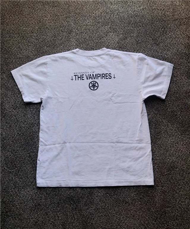 T-Shirt photo 6
