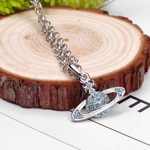 Vivienne Westwood Necklace: seller detail photo 2