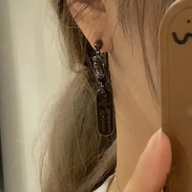 Vivienne Westwood Tag Earring: seller detail photo 6