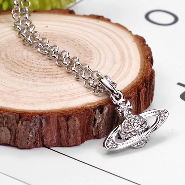 Vivienne Westwood Necklace: seller detail photo 3