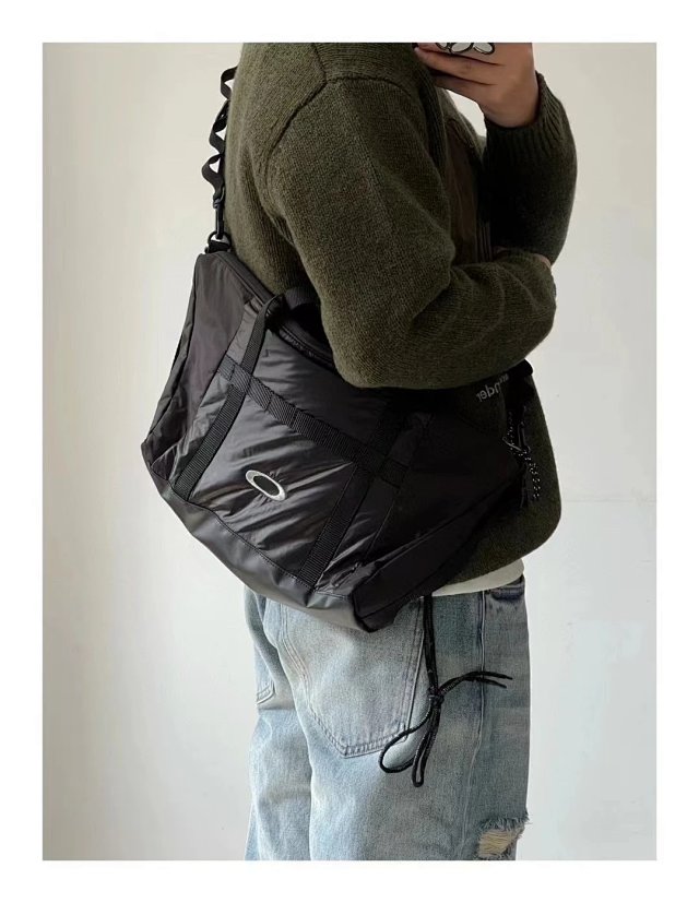 Oakley Side Bag: seller detail photo 1