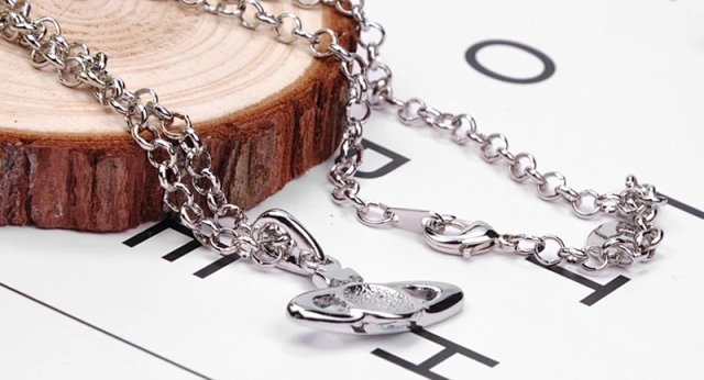 Vivienne Westwood Necklace: seller detail photo 1