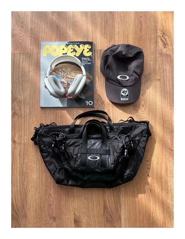 Oakley Side Bag: seller detail photo 6