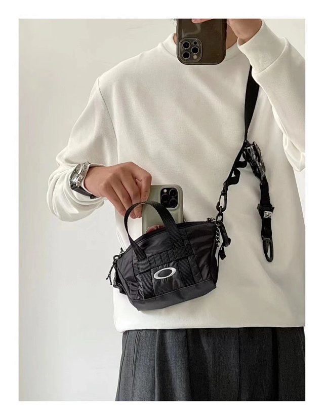 Oakley Side Bag: seller detail photo 3