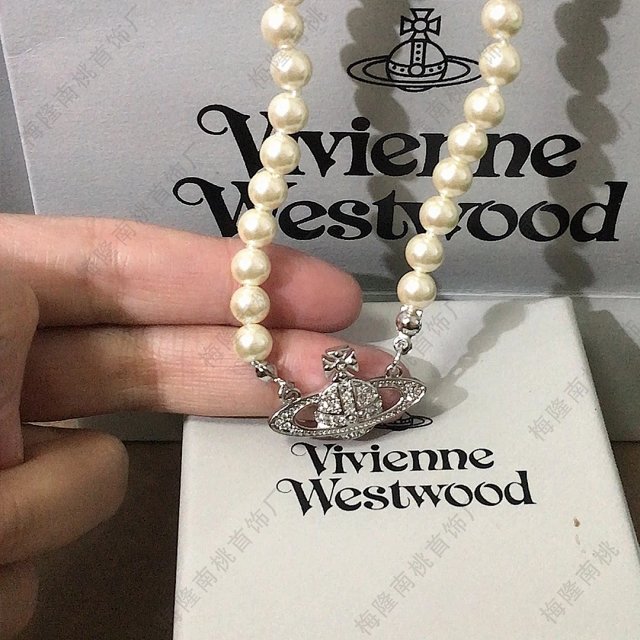 Vivienne Westwood Pearl Necklace: seller detail photo 3