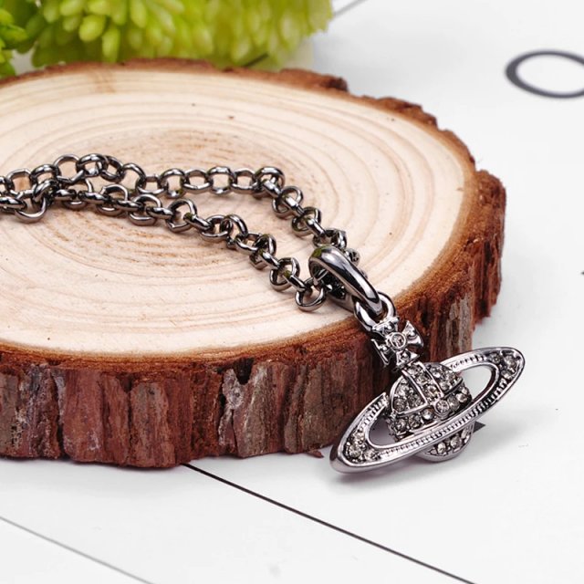 Vivienne Westwood Necklace: seller detail photo 4