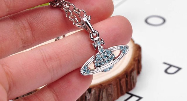 Vivienne Westwood Necklace: seller detail photo 3