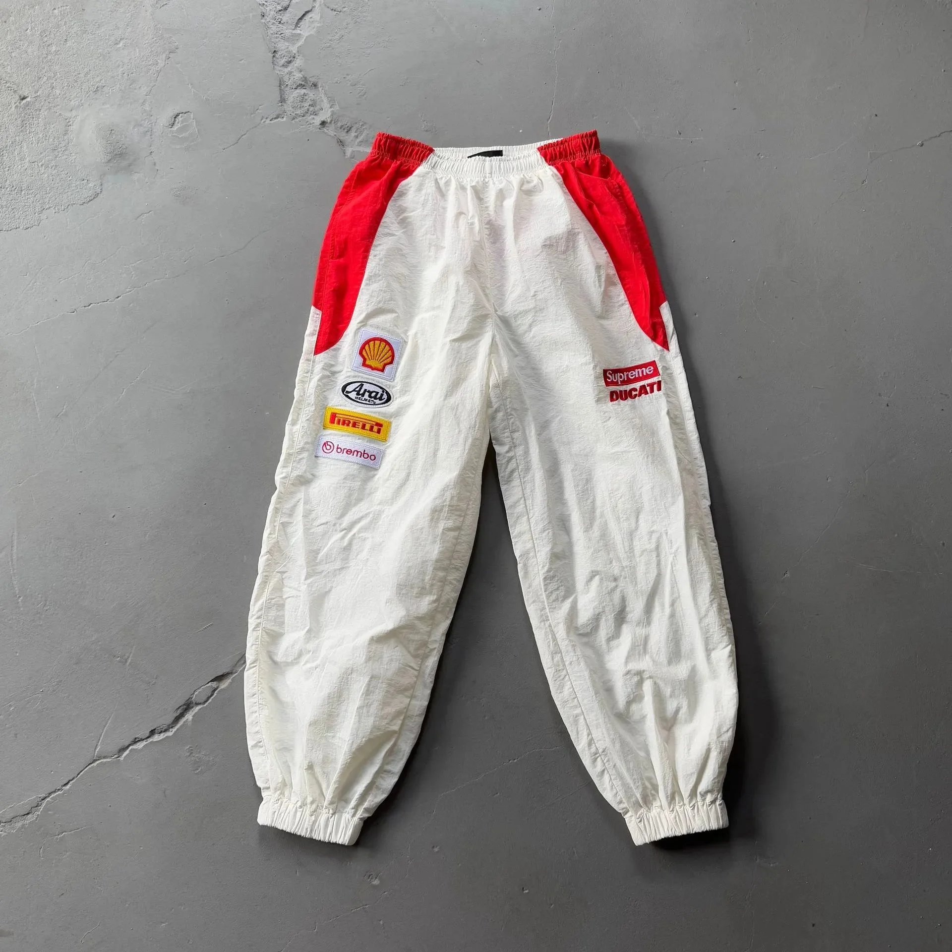 067 white and red/pants
