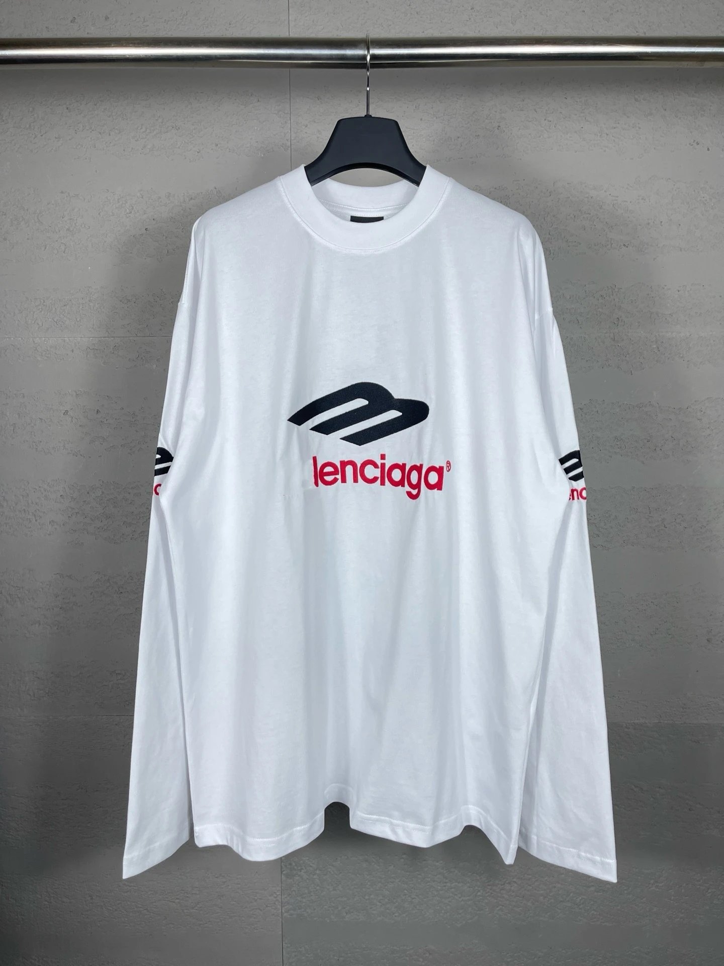 Large Logo Embroidery Letter Long-Sleeve T-Shirt photo 3