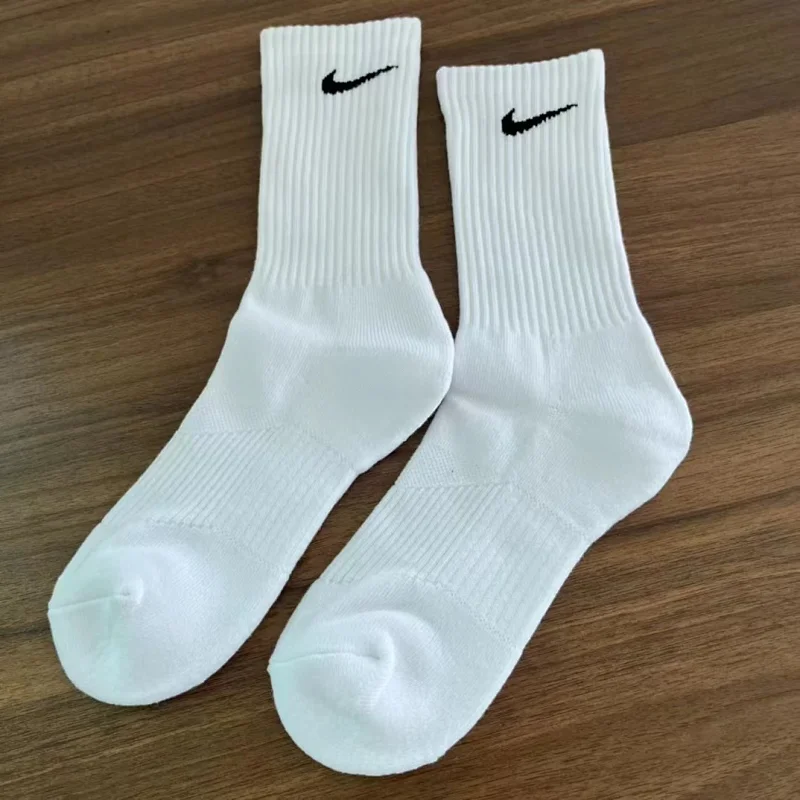 Fashionable, comfortable and breathable socks 002