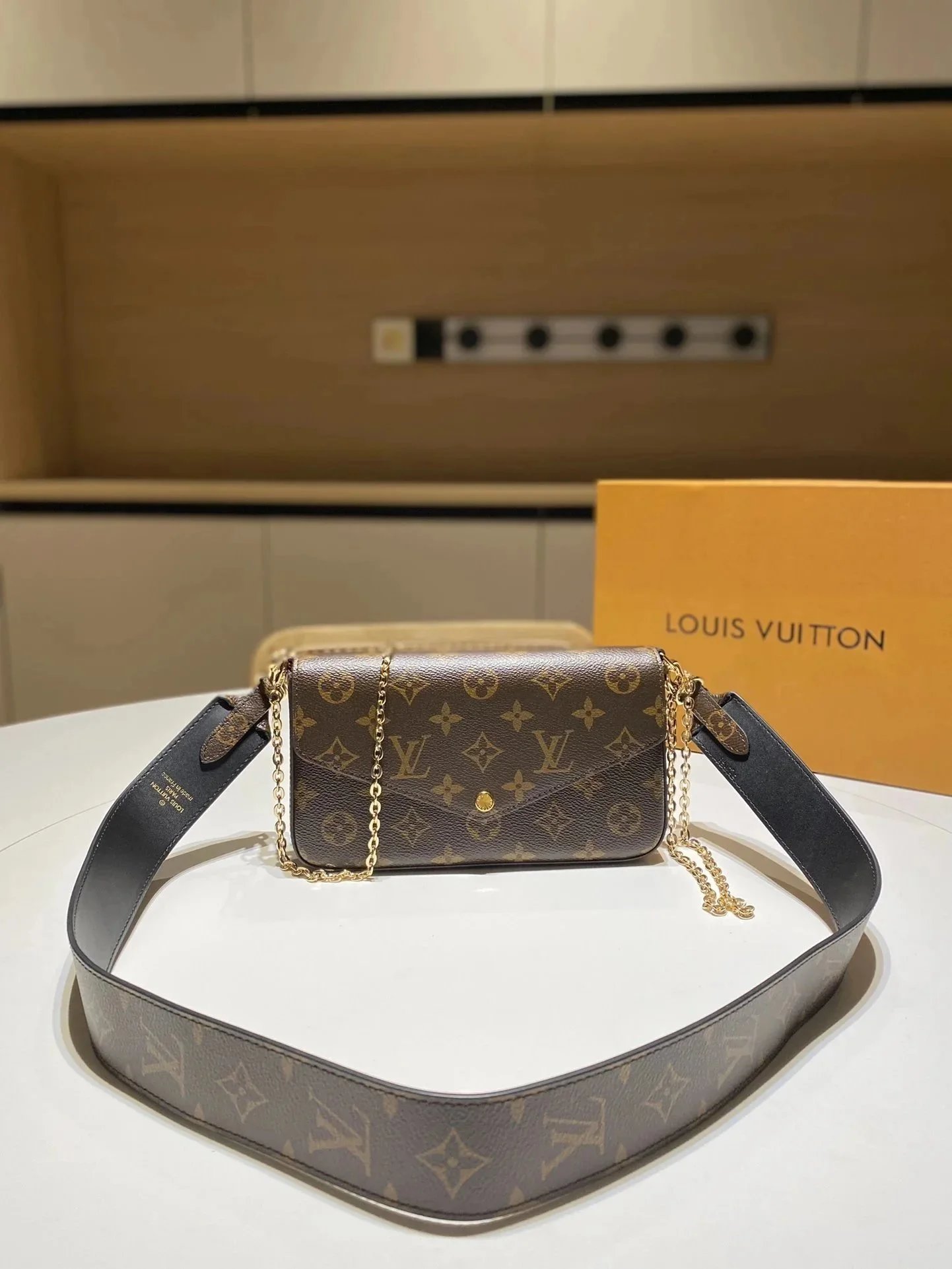 050401026（Size：21*12*3cm）
