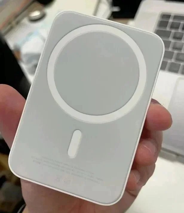 Apple MagSafe Battery Pack for iPhone White