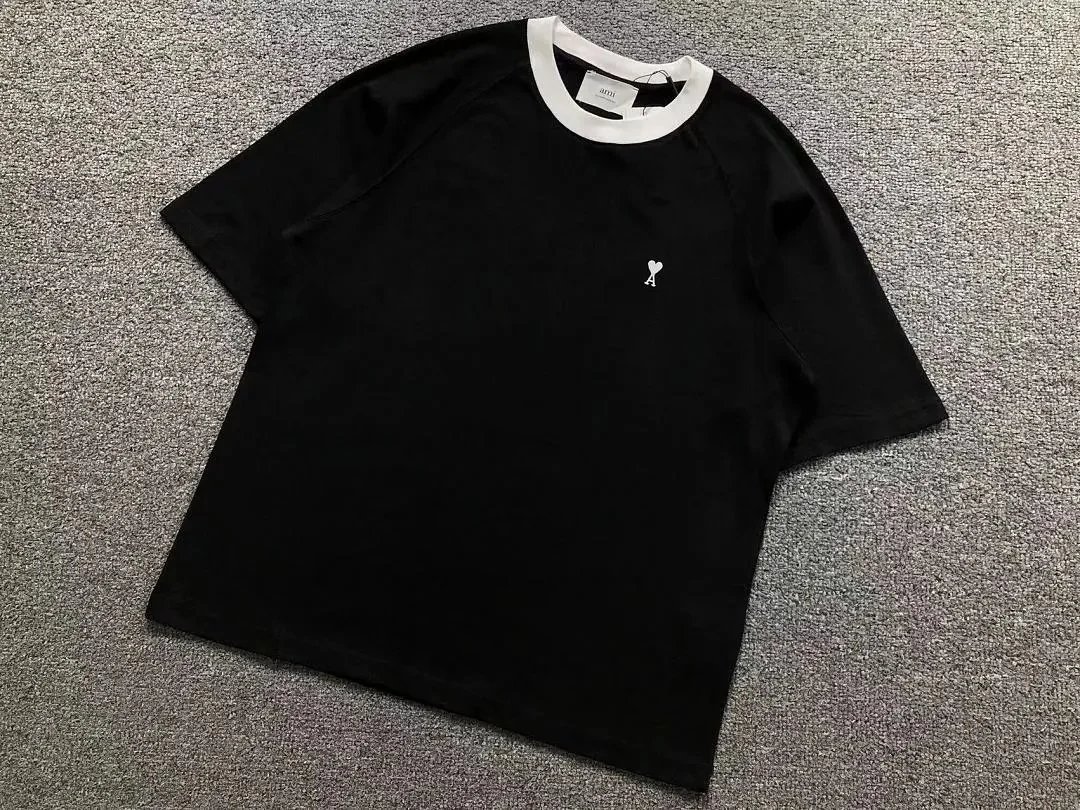 AMI Paris T-Shirts Contrast-trim crew-neck T-shirt with de Coeur chest logo image 9