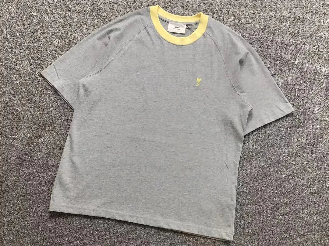 AMI Paris T-Shirts Contrast-trim crew-neck T-shirt with de Coeur chest logo — 02