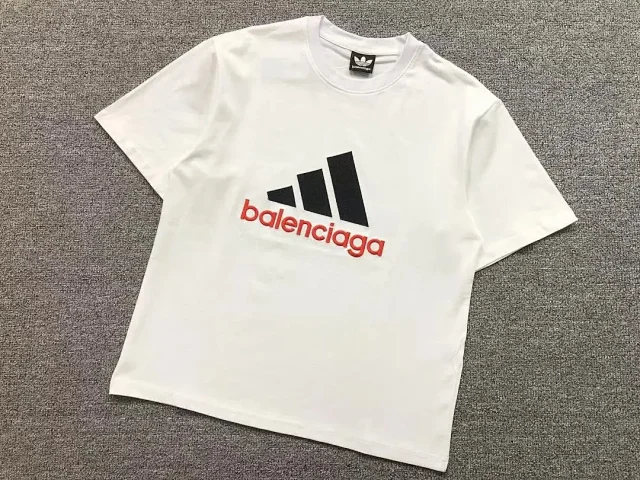 Balenciaga T-Shirts Short-Sleeve Three-Stripe Logo Graphic product detail image 2