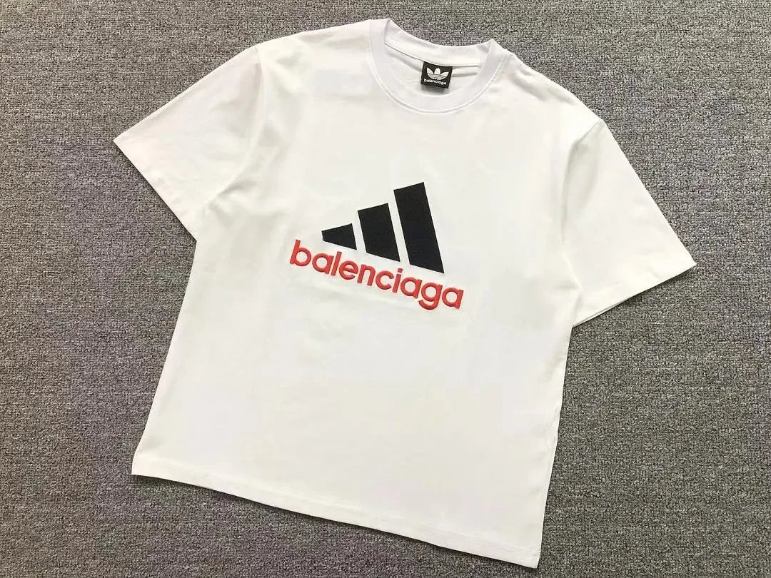 Balenciaga T-Shirts Short-Sleeve Three-Stripe Logo Graphic — 03