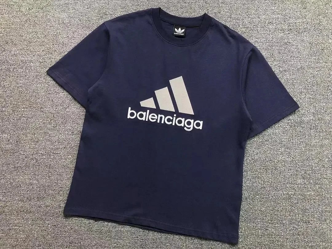 Balenciaga T-Shirts Short-Sleeve Three-Stripe Logo Graphic — 02