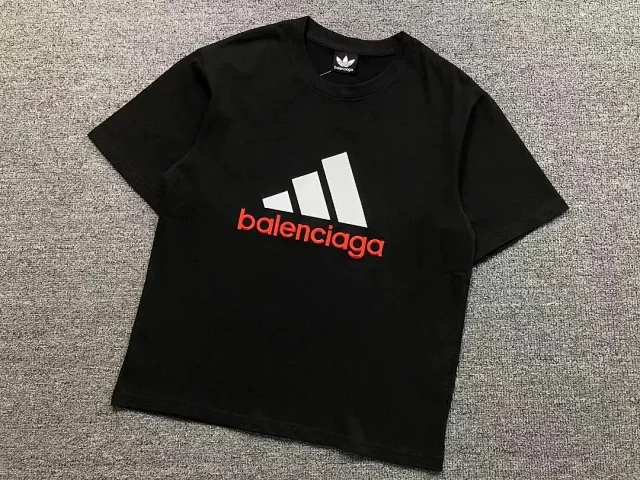 Balenciaga T-Shirts Short-Sleeve Three-Stripe Logo Graphic product detail image 4