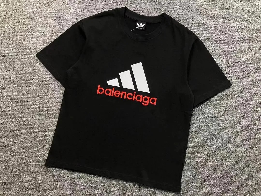 Balenciaga T-Shirts Short-Sleeve Three-Stripe Logo Graphic — 01