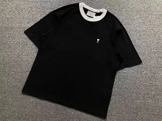 AMI Paris T-Shirts Contrast-trim crew-neck T-shirt with de Coeur chest logo product detail image 9