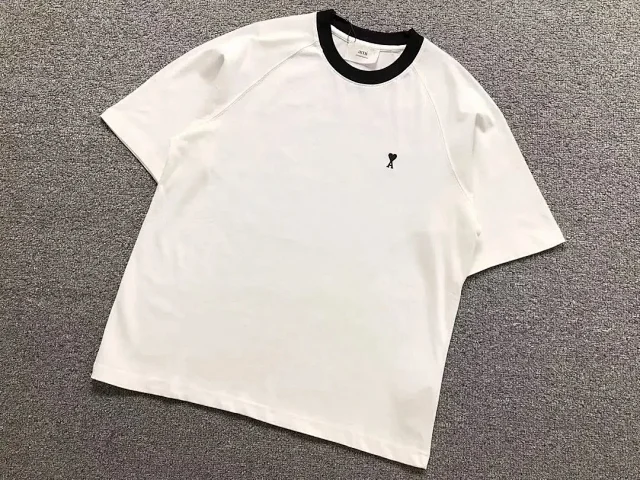 AMI Paris T-Shirts Contrast-trim crew-neck T-shirt with de Coeur chest logo product detail image 3