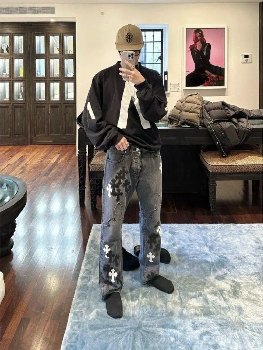 Cross Print Jeans photo 4