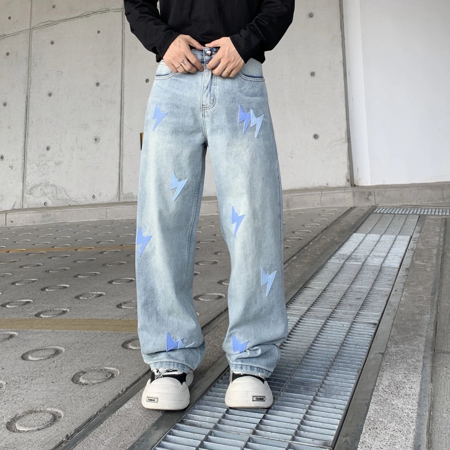 Design Lightning Bolt Print Gradient Wash Jeans - 13