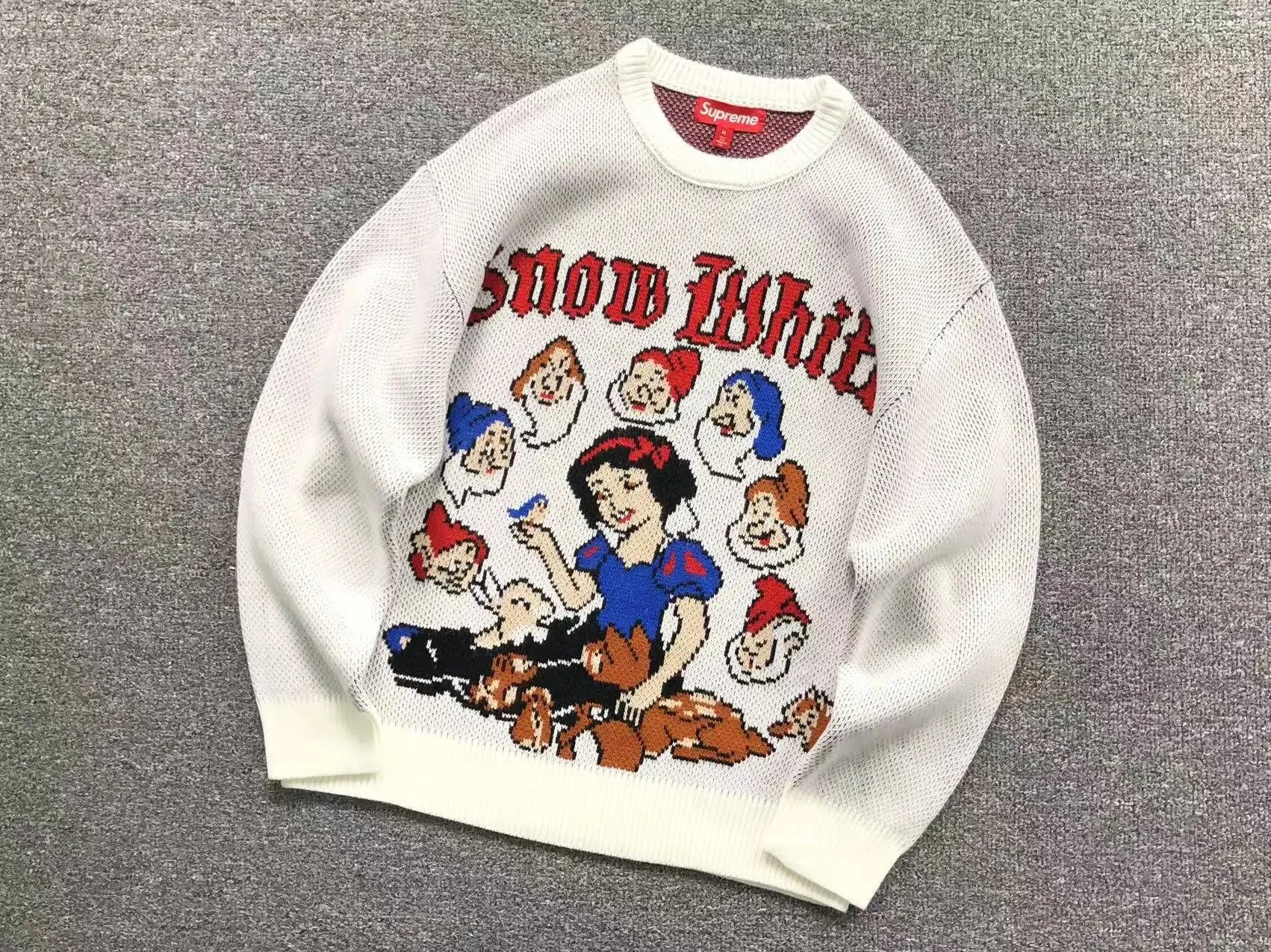M002# Snow White, White