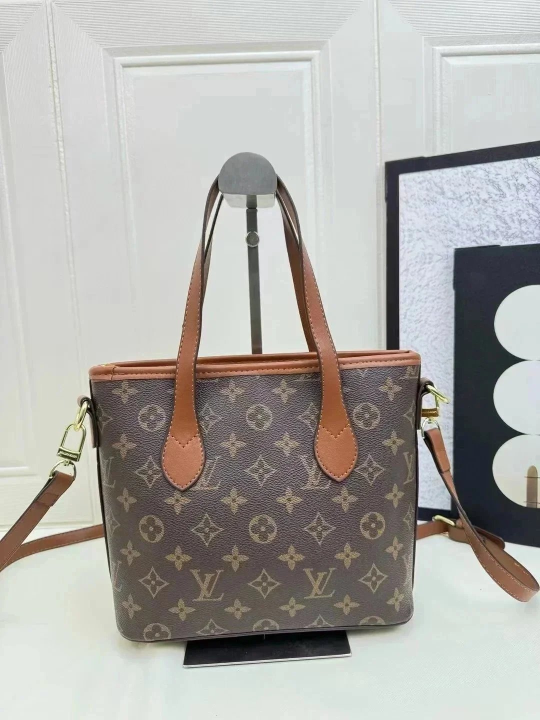 Louis Vuitton Capucines BB Fuchsia Leather Handbag - 5