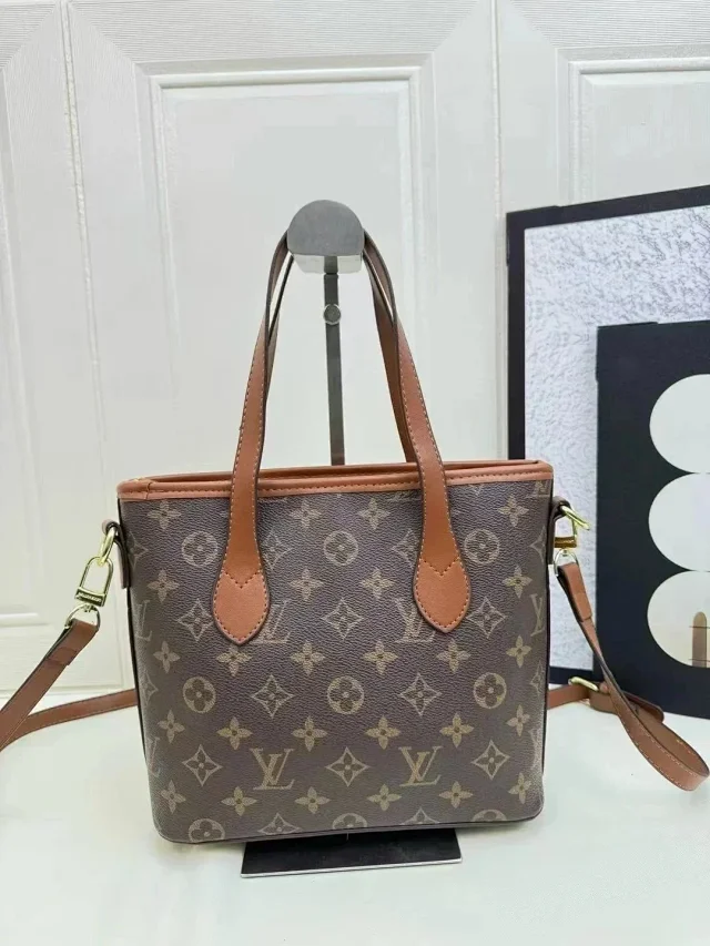 Louis Vuitton Crossbody Bags Monogram drawstring bag with braided chain strap product detail image 4