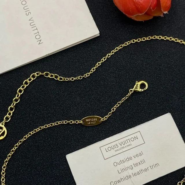 Louis Vuitton Jewelry Gold LV Flower Charm Necklace product detail image 2