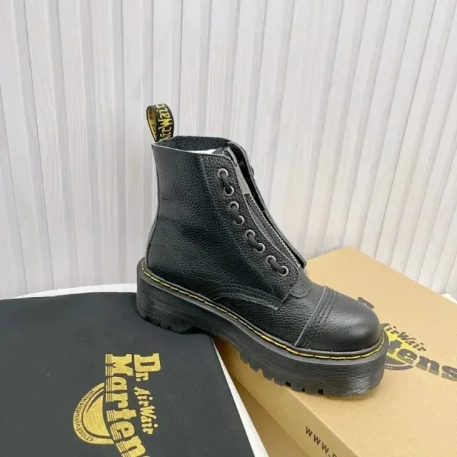 Dr. Martens Boots Fur-Lined Lace-Up Ankle product detail image 7